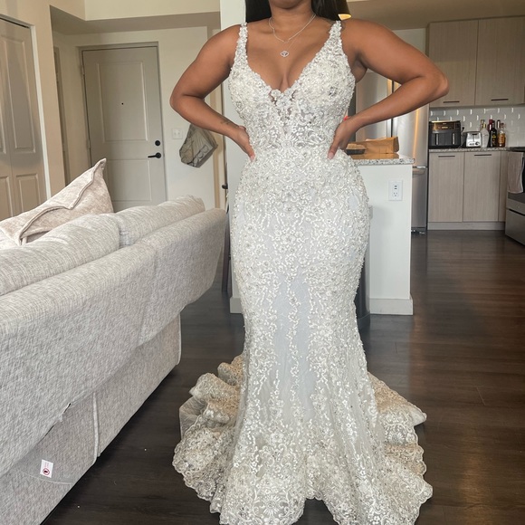 Wedding Dress - Picture 1 of 6